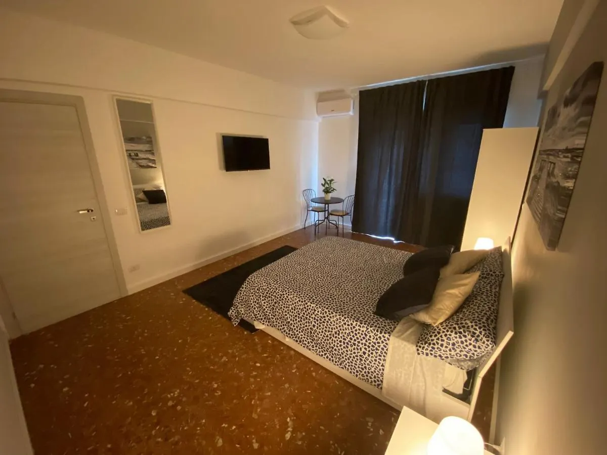 Hotel Ytha Housse Roma Centro 0*,