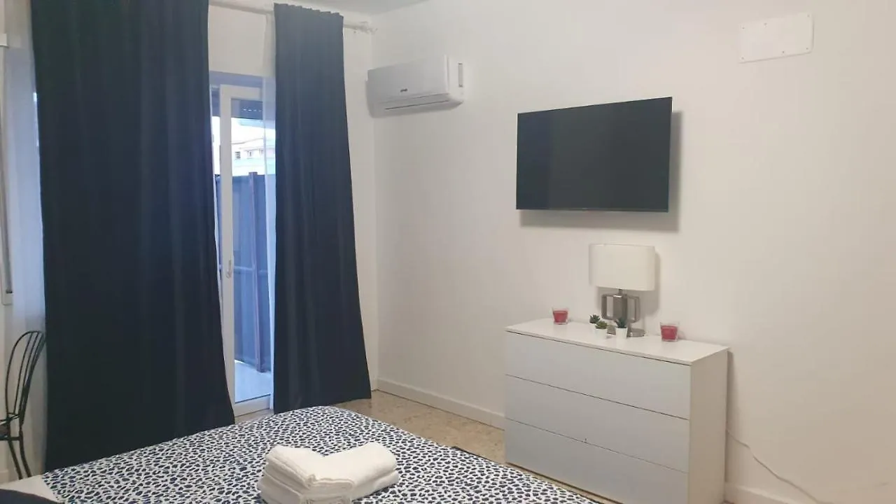 Hotel Ytha Housse Roma Centro 0*,  Italia